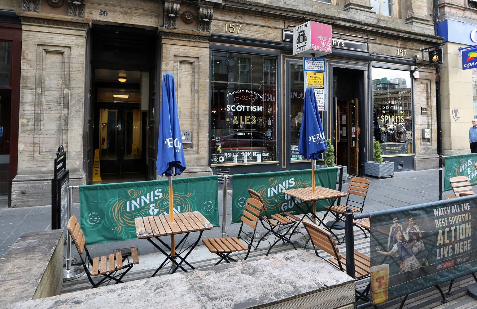 Exterior of the Drouthy's pub in Glasgow