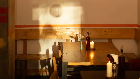 Interior of Rudy's, a Neopolitan pizza place in Manchester