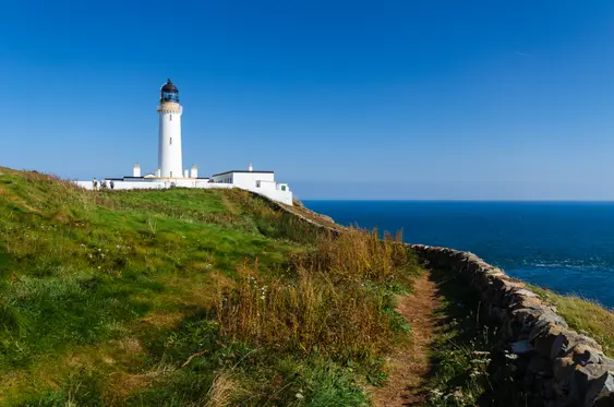 Image of the Galloway Trail near the lighthouse on a bright day