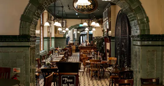 Interior of Thomas's Chop House